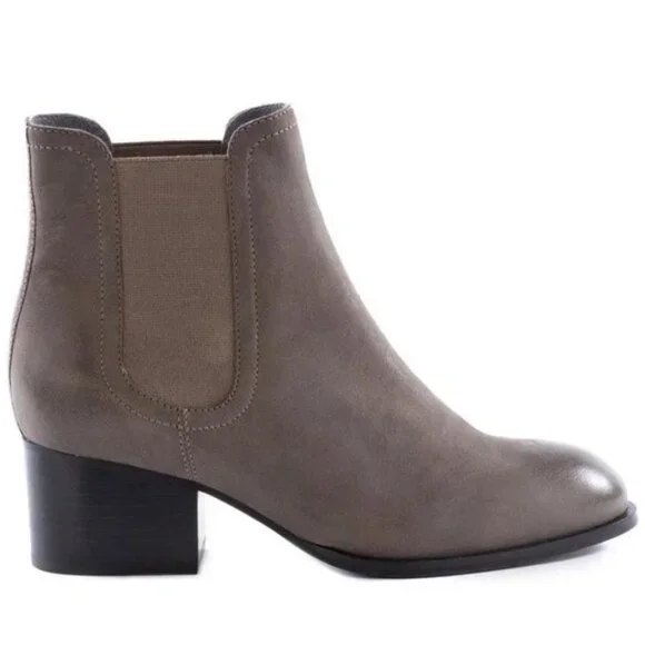 NWT Seychelles In a Trance Ankle Boot in Taupe (Sizes 6.5 - 9 Available) - Picture 2 of 6